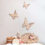 Drewniane dekoracje ścienne w pokoju dziewczynki